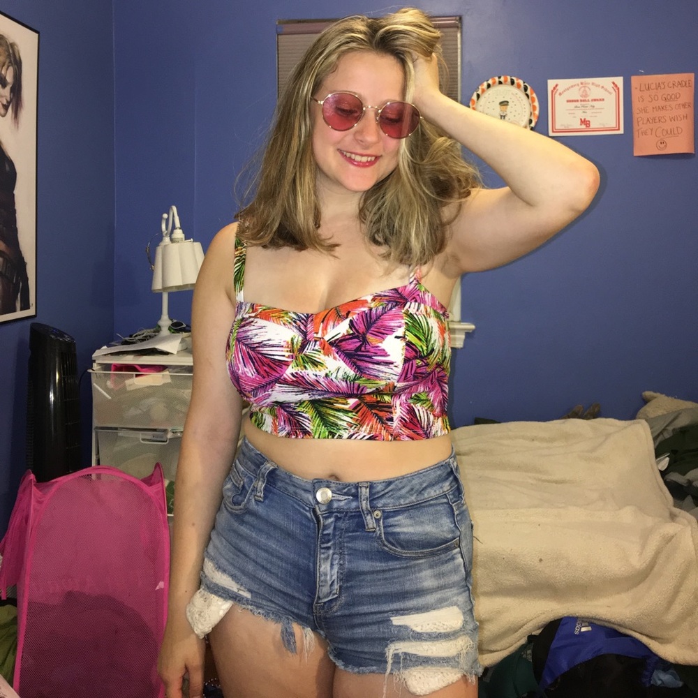 Lily White floral/tropical crop top